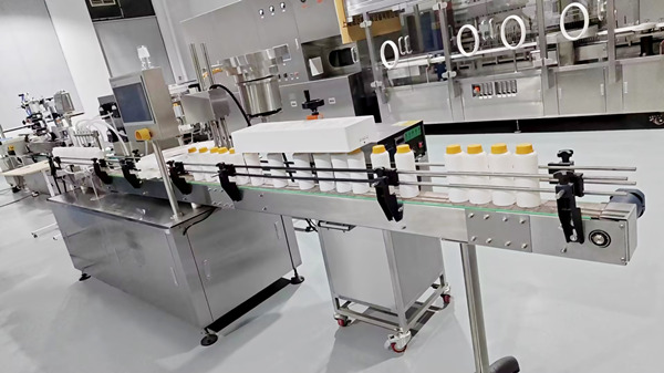 小型蠕動泵應用於(yú)製藥行業罐裝旋蓋整套生產線 小型蠕動泵應用於製藥行業罐(guàn)裝旋蓋整套生產線